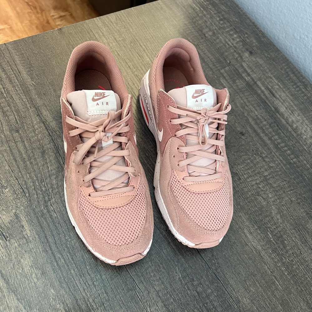 Women’s Nike Air Max size 9